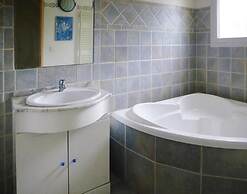 Charming Holiday Home With Garden and Private Pool, Vernegues-ex TUI