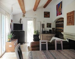 Charming Holiday Home With Garden and Private Pool, Vernegues-ex TUI