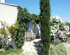 Charming Holiday Home With Garden and Private Pool, Vernegues-ex TUI