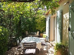 Charming Holiday Home With Garden and Private Pool, Vernegues-ex TUI