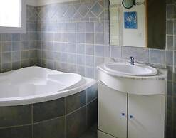 Charming Holiday Home With Garden and Private Pool, Vernegues-ex TUI