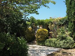 Charming Holiday Home With Garden and Private Pool, Vernegues-ex TUI