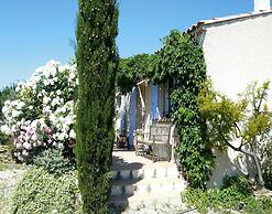 Charming Holiday Home With Garden and Private Pool, Vernegues-ex TUI