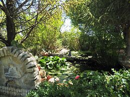 Charming Holiday Home With Garden and Private Pool, Vernegues-ex TUI