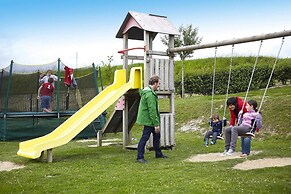 Le Domaine Val: Wooden House for 8
