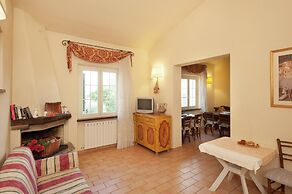 Farmhouse Apartment With Swimming Pool