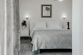 Modern Villa With Pool and Bubble Bath