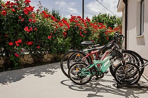 Modern Villa With Pool and Bubble Bath