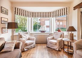 Cozy Holiday Home Close to the Beach