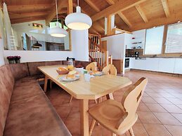 Luxurious Chalet With Sauna in Konigsleiten