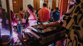 Buddha House Hotel and Cocktail Bar