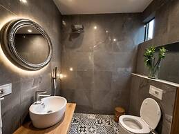 Buddha House Hotel and Cocktail Bar