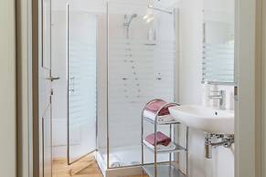 Lakefront Contemporary