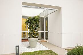 Lakefront Contemporary