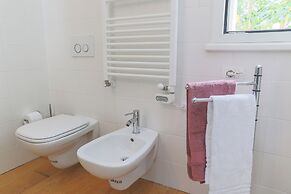 Lakefront Contemporary