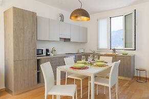 Lakefront Contemporary