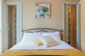 Lakefront Contemporary