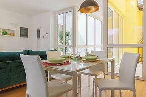 Lakefront Contemporary