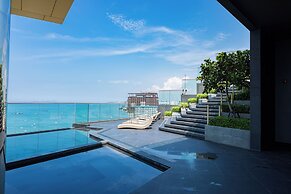 Sea View Edge Central Pattaya