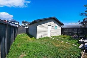 12 Spacious Home w A C Crib Garage By Airport