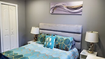 12 Spacious Home w A C Crib Garage By Airport