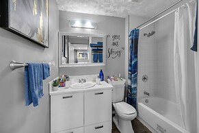 12 Spacious Home w A C Crib Garage By Airport