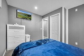 12 Spacious Home w A C Crib Garage By Airport