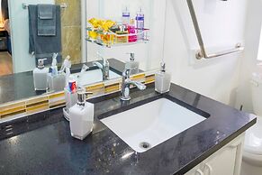 240 Spacious Modern Home w AC