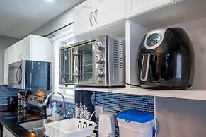 240 Spacious Modern Home w AC