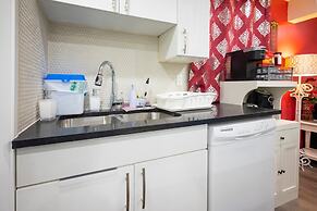 240 Spacious Modern Home w AC