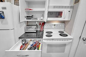 240 Spacious Modern Home w AC