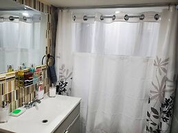 240 Spacious Modern Home w AC