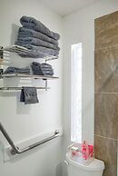 240 Spacious Modern Home w AC