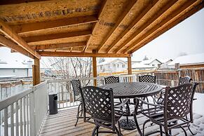 240 Spacious Modern Home w AC