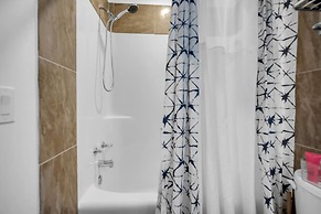 240 Spacious Modern Home w AC