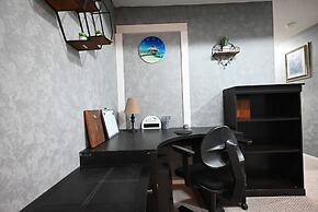 33 Executive Home A C Airport