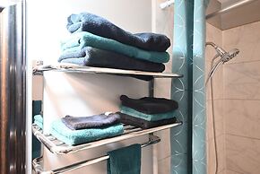 33 Executive Home A C Airport