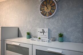 33 Executive Home A C Airport