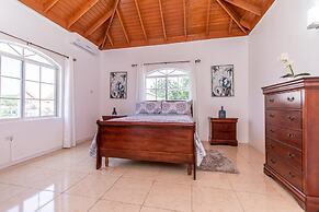 Runaway Bay Gem in Runaway Bay