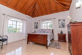 Runaway Bay Gem in Runaway Bay