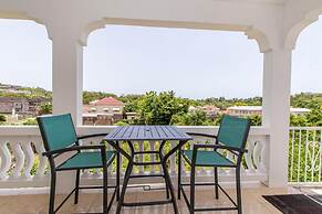 Runaway Bay Gem in Runaway Bay