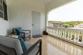 Runaway Bay Gem Suite