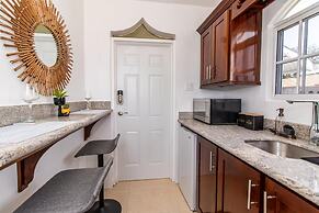 Runaway Bay Gem Suite