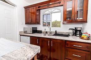 Runaway Bay Gem Suite