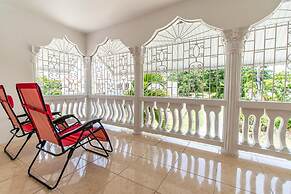 Runaway Bay Gem in Runaway Bay