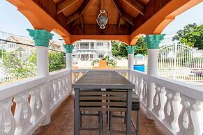 Runaway Bay Gem in Runaway Bay