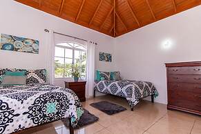 Runaway Bay Gem in Runaway Bay