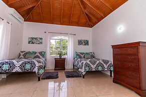 Runaway Bay Gem in Runaway Bay