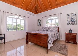 Runaway Bay Gem in Runaway Bay