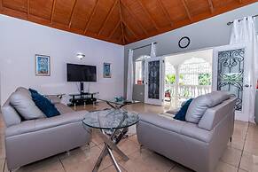 Runaway Bay Gem in Runaway Bay